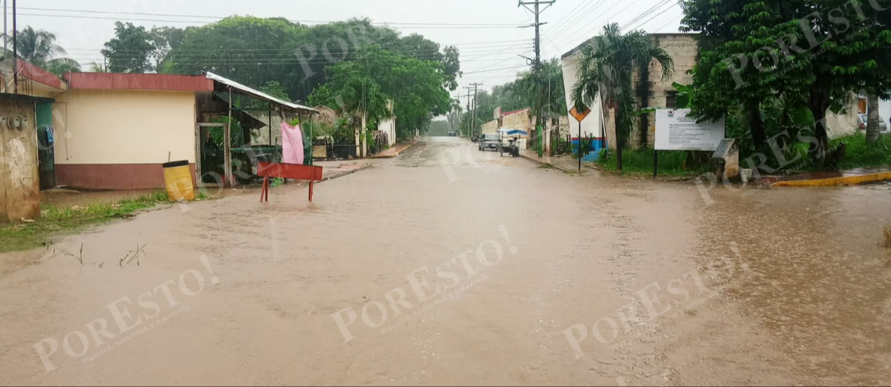 Al menos tres zonas de Kantunilkín reportaron inundaciones que dificultaron el tránsito
