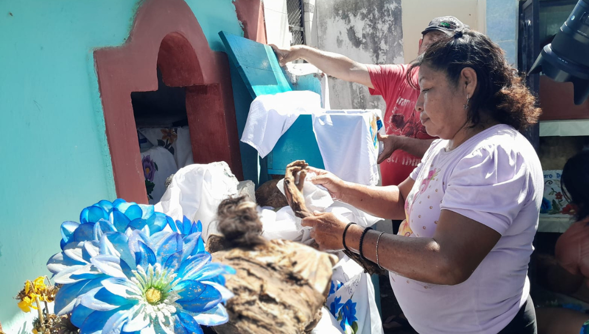 En Pomuch, Hecelchakán, dio inicio el ancestral ritual maya del Choo Ba'ak o limpieza de los Santos Restos.