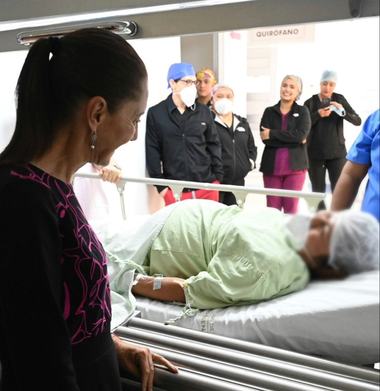 Sheinbaum visita el Hospital Materno Infantil del IMSS Bienestar para dialogar con pacientes y empleados