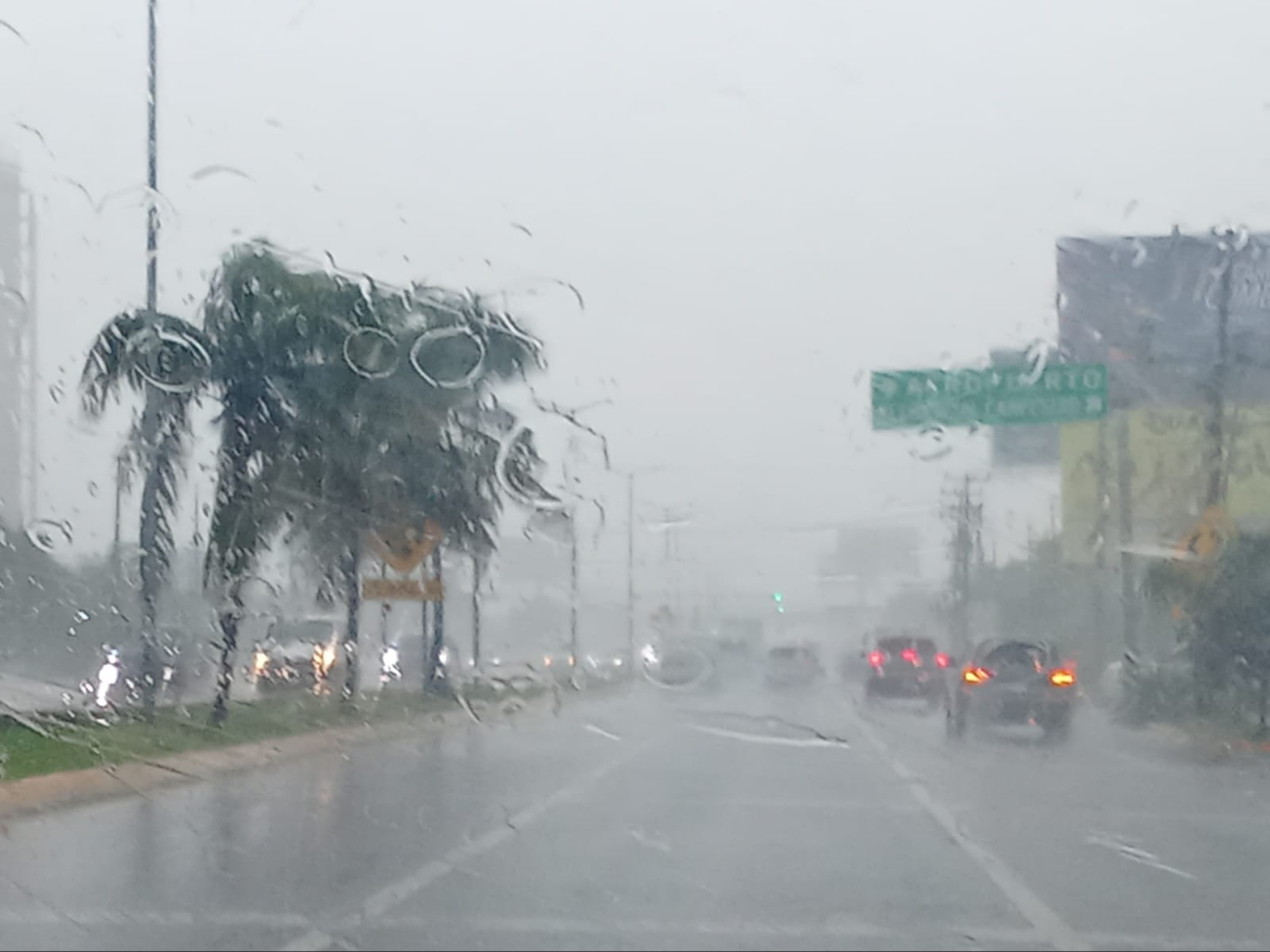 Cancún registra lluvias durante la mañana de este sábado 17 de octubre.