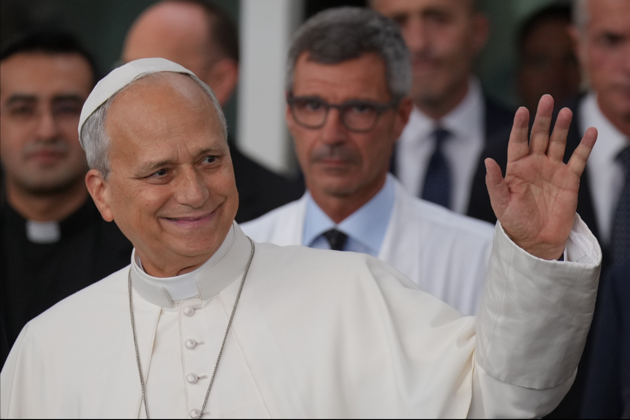 eón XIV tiene previsto dirigir el rezo del ángelus este domingo 18 de octubre desde la ventana de los aposentos papales del Palacio Apostólico
