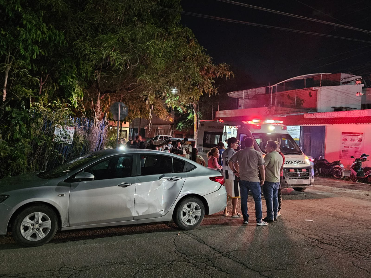 Dos personas lesionados en accidentes simultáneos de motocilistas