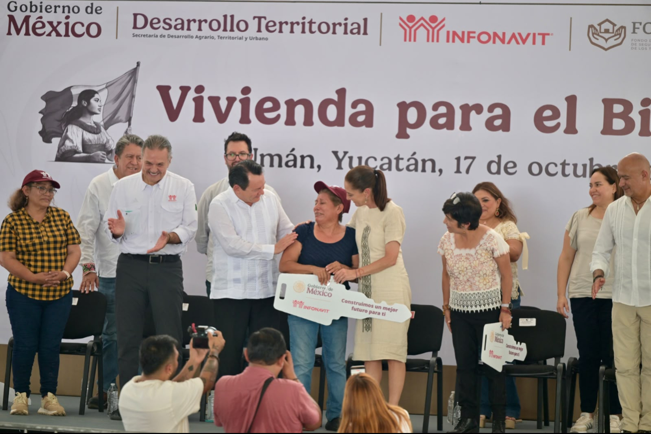 El sábado 17 de octubre encabezó en Umán, Yucatán, la entrega de más de 400 inmuebles del programa Vivienda para el Bienestar.