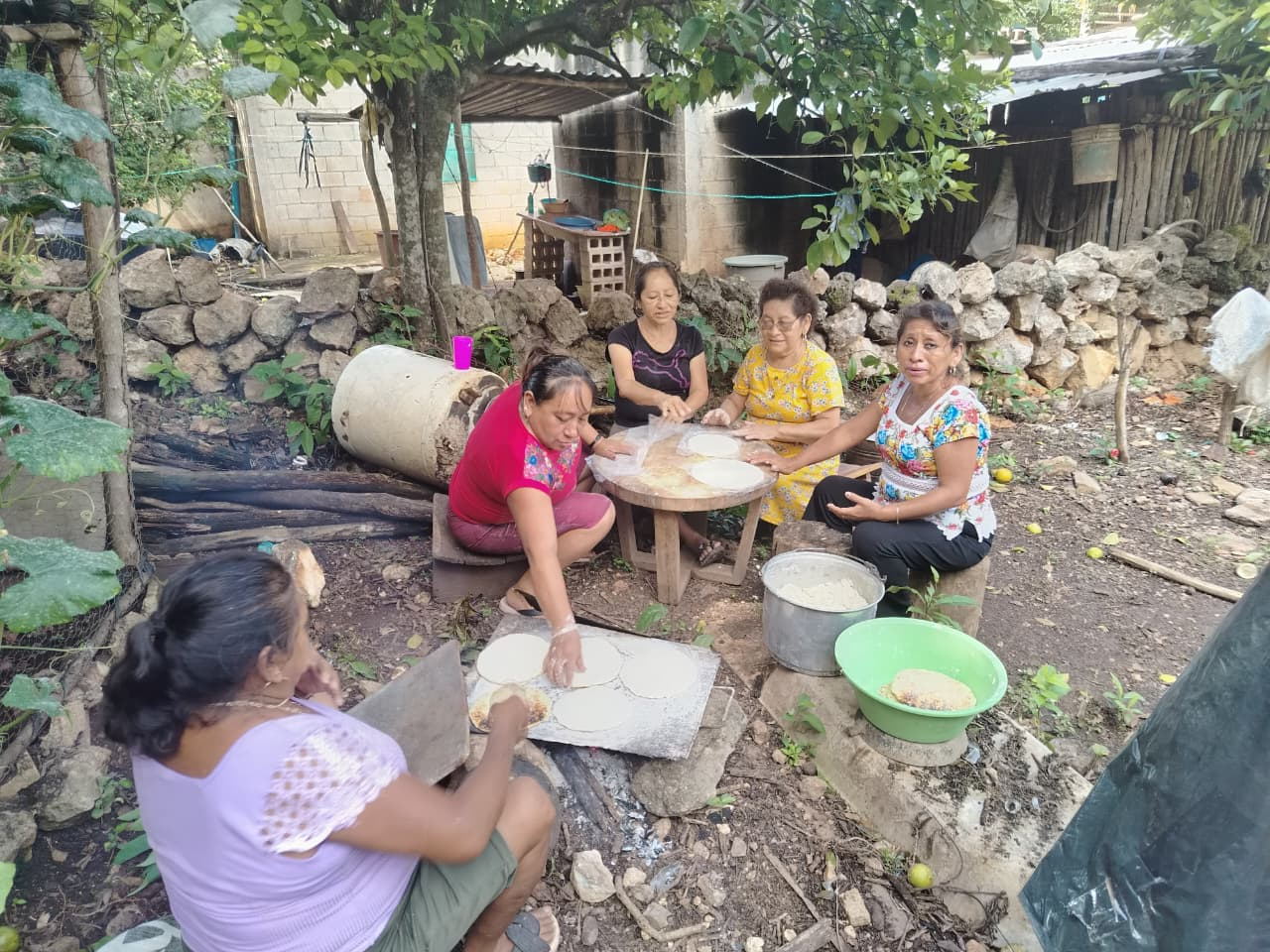 El Hanli Kool o comida de la milpa promueve también la cohesión y convivencia entre los integrantes del núcleo familiar.