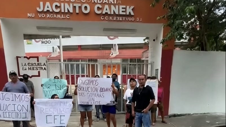 Los manifestantes mostraron pancartas con diferentes peticiones.