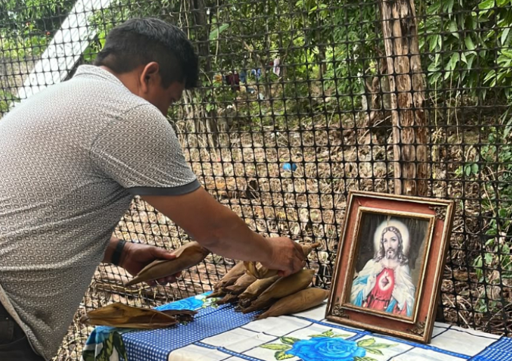El pasado sábado, la familia Cauich Caamal, del ejido Katab, también realizó el ritual maya del pibinal para agradecer a Dios por sus buenas cosechas de maíz.