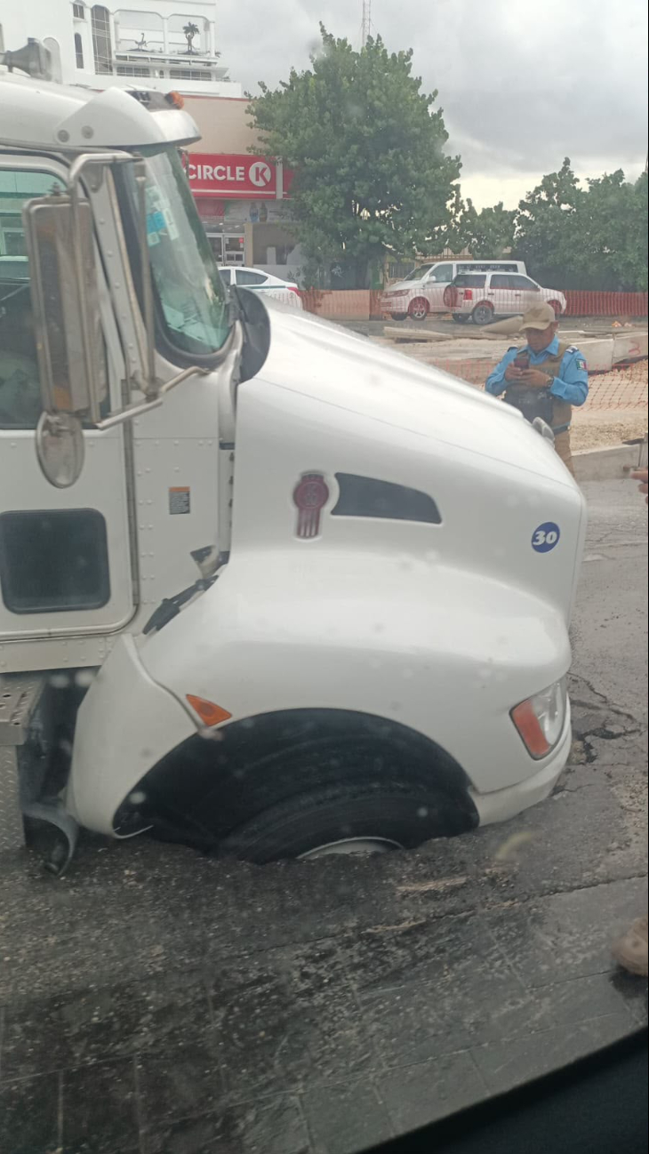 El incidente provocó circulación lenta en el tramo entre Plaza La Isla y Plaza Kukulcán