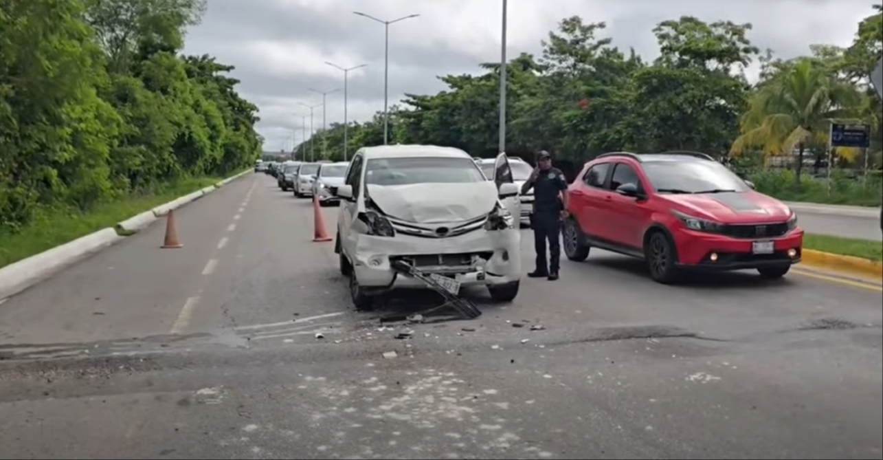 En la mañana ocurrió un primer choque entre una camioneta Toyota Avanza y una combi de Hecelchakán.