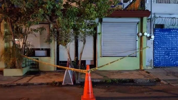Hombre acude a ver a su ex en la Mercedes Barrera, pero la encuentra con otro menor que él