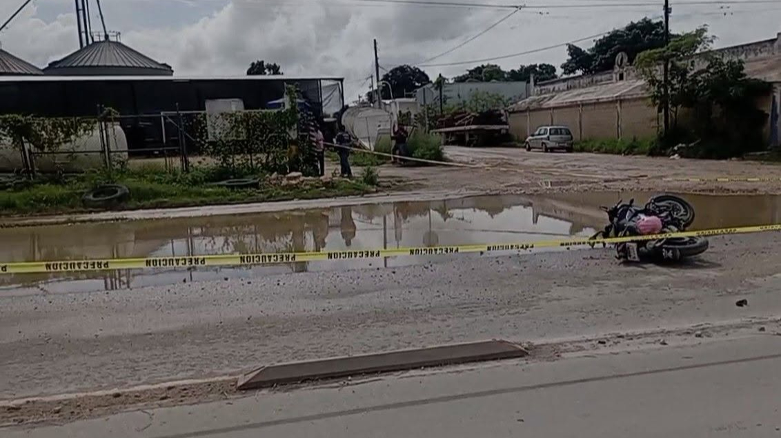 Camión de carga habría arrollado a motociclista en la carretera Mérida-Umán
