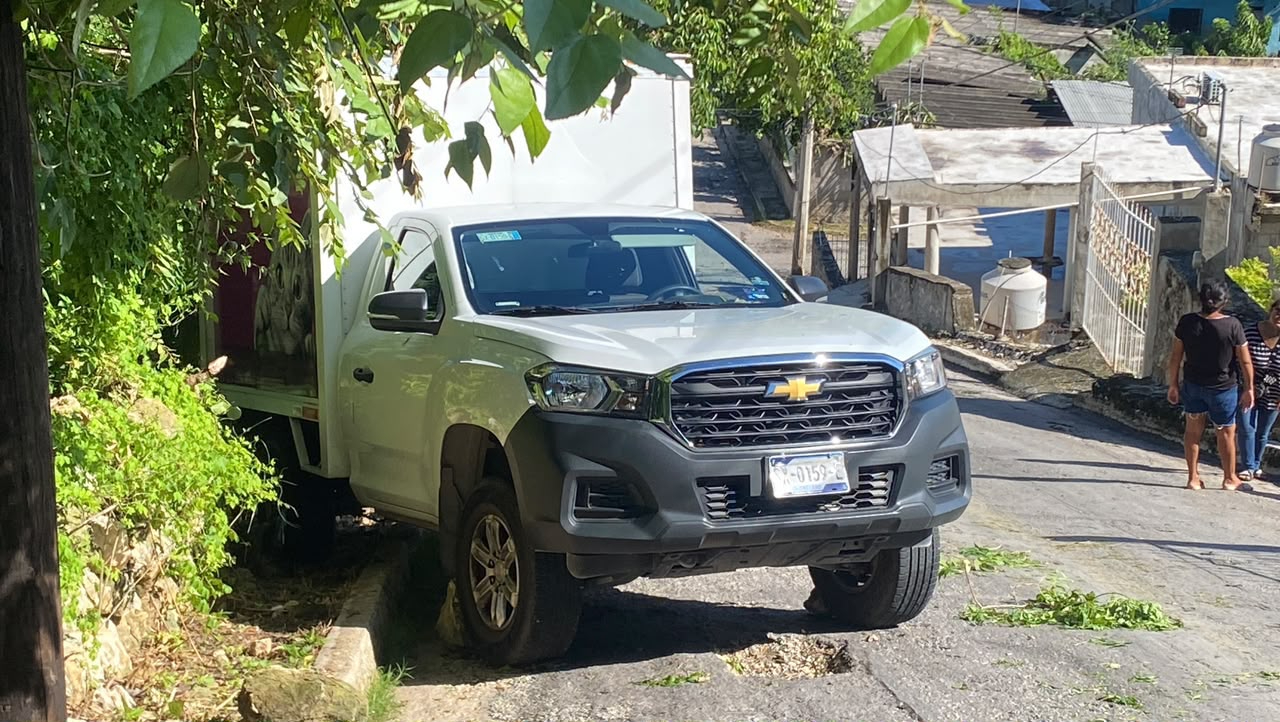Una camioneta de reparto protagonizó un accidente vial en el poblado de Samulá.