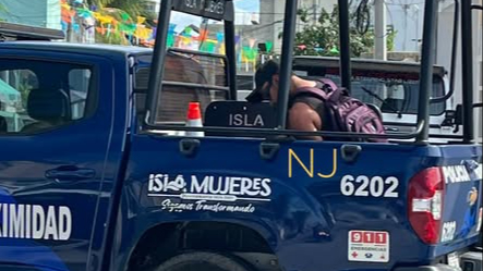 El detenido fue subido a una unidad de la policía municipal.