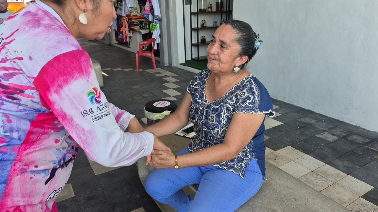 Olvida trajes bordados en un taxi y vive momentos de angustia