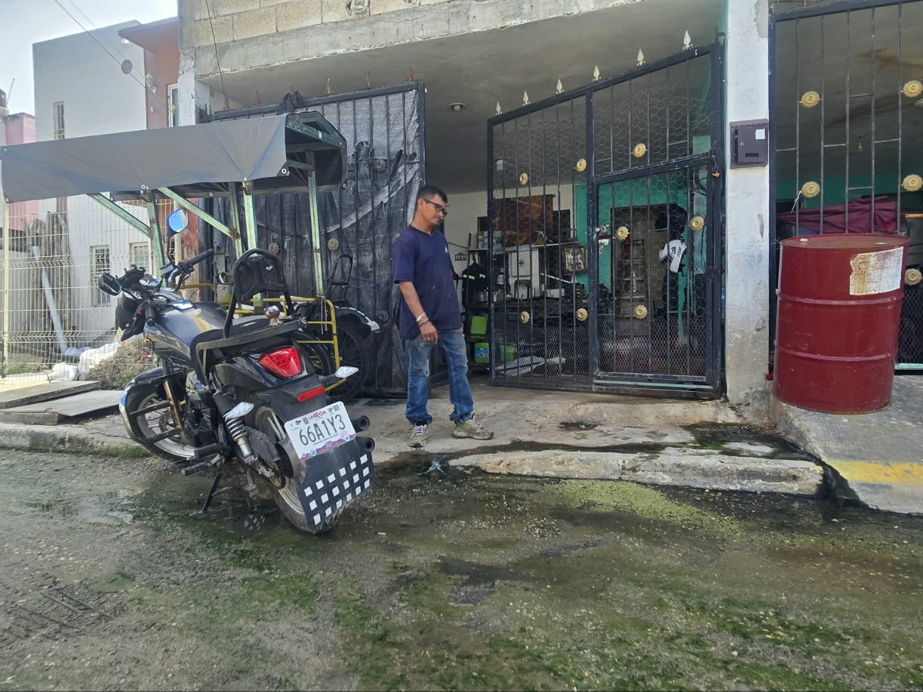 Vecinos del fraccionamiento Álamos denuncian colapso por aguas negras y fallas en alumbrado.