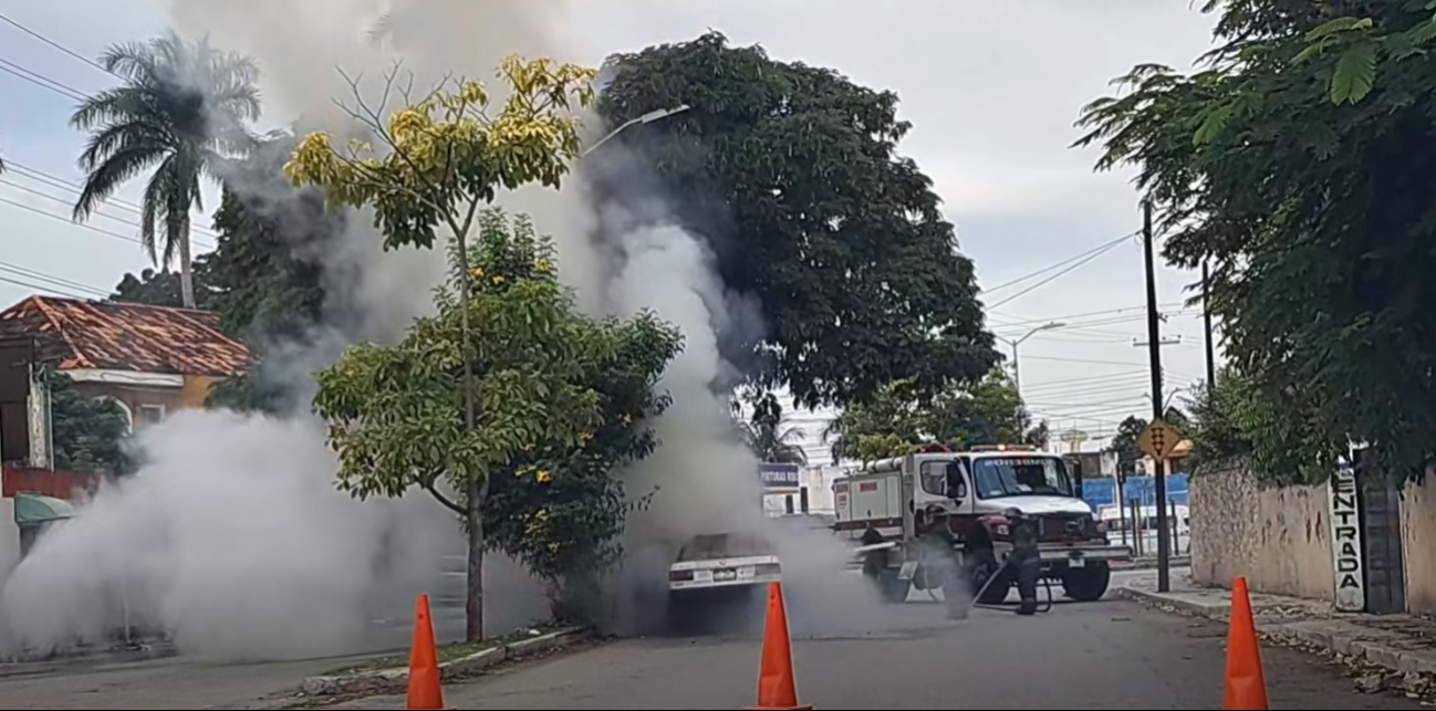 El auto quedó en pérdida total tras el incendio