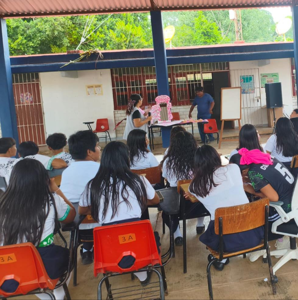 La plática se dio a alumnos de educación media superior en el municipio.