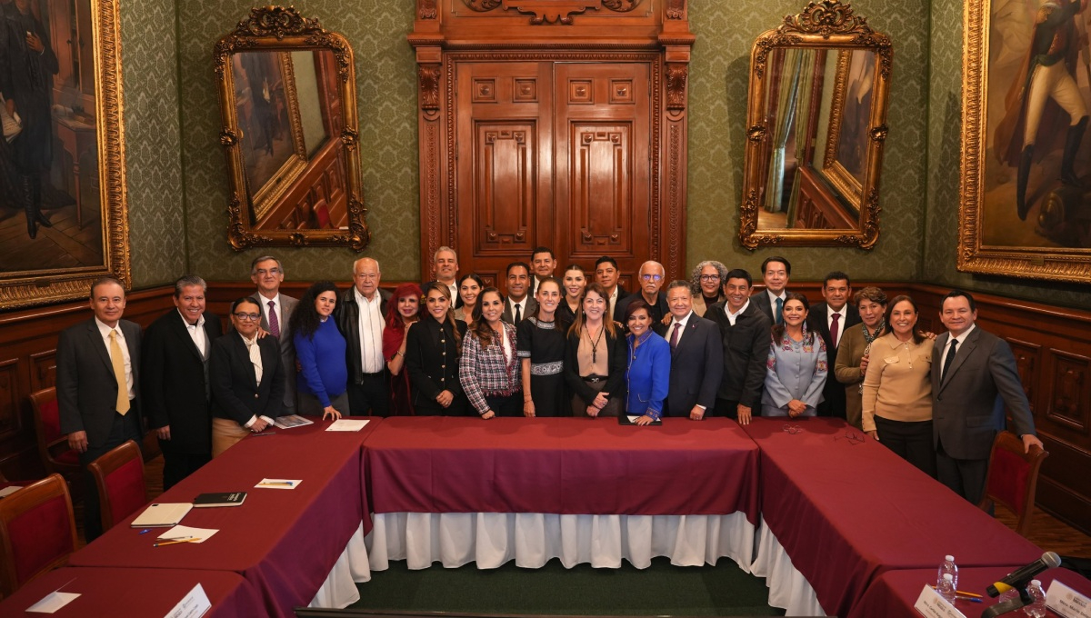Sheinbaum sostiene reunión para evaluar avance y consolidación del IMSS-Bienestar.