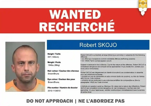 El sujeto detenido es de origen canadiense y fue identificado como Robert Skojo.