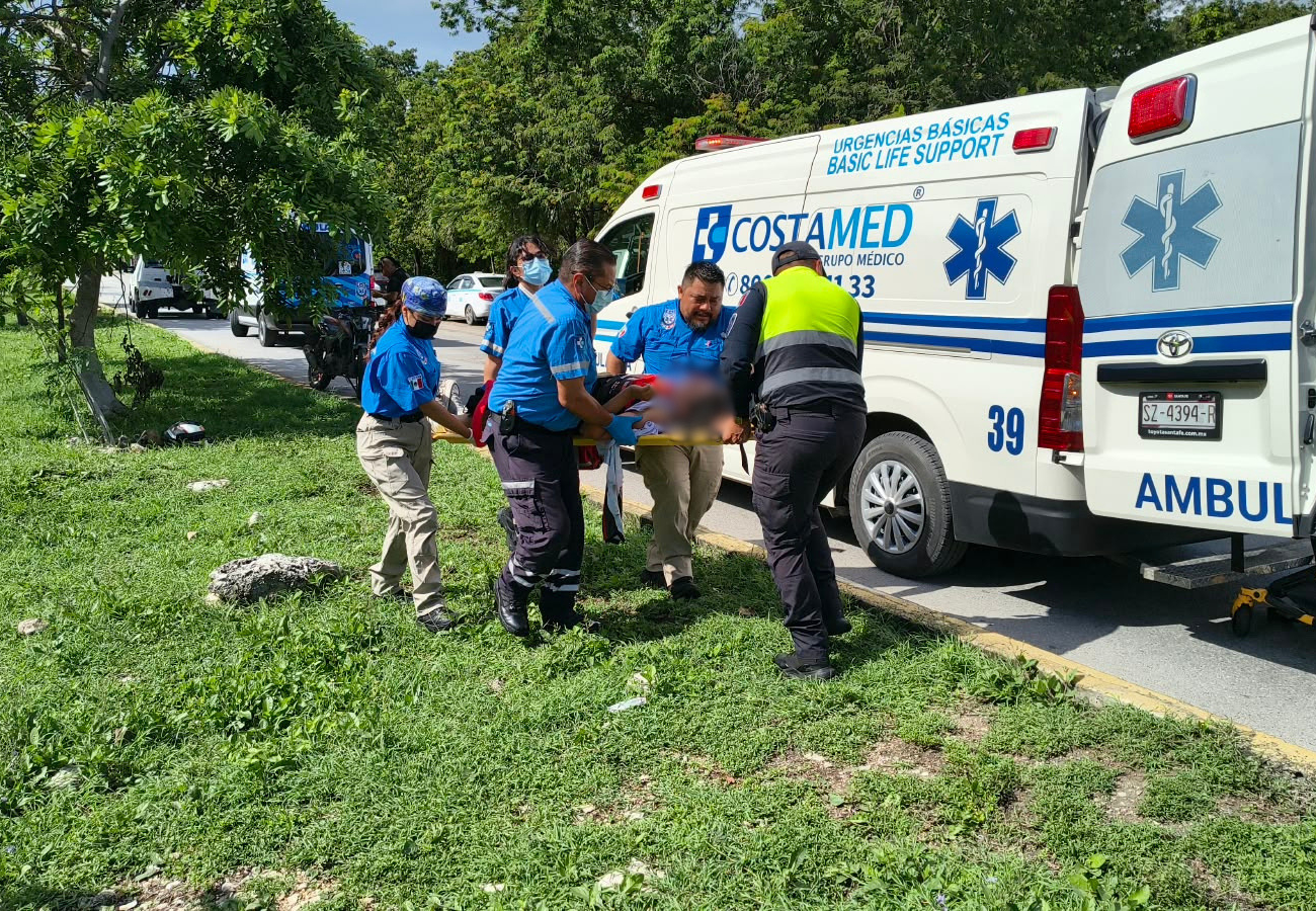 Testigos reportaron el accidente al 911 y solicitaron la presencia de los cuerpos de emergencia para atender a la joven lesionada