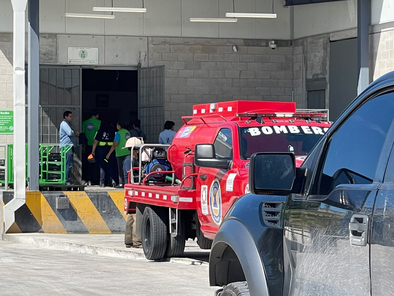 Clientes y empleados de Bodega Aurrerá en Malibrán fueron evacuados por una acumulación de humo.