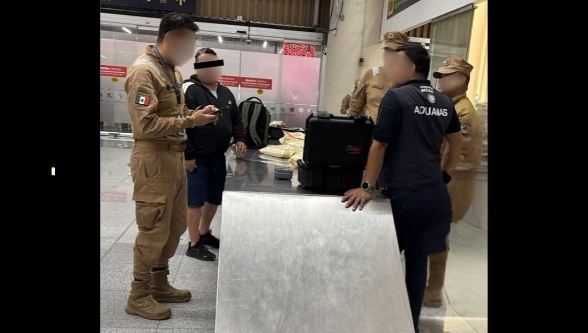 El pasajero fue detenido, mientras que las sustancias quedaron aseguradas por las autoridades federales