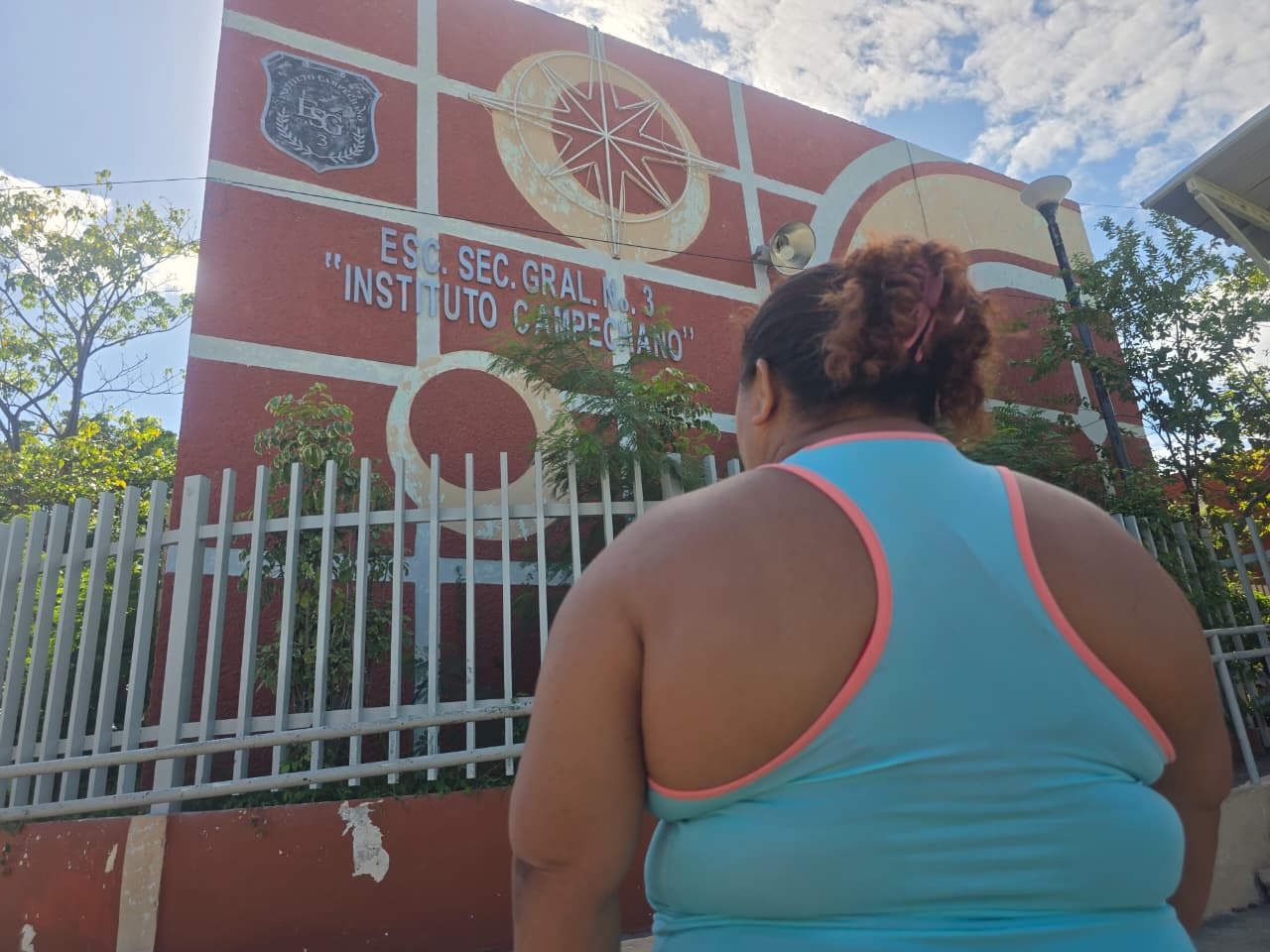 Padres de familia denunciaron la venta de droga dentro de la Secundaria General Número Tres.