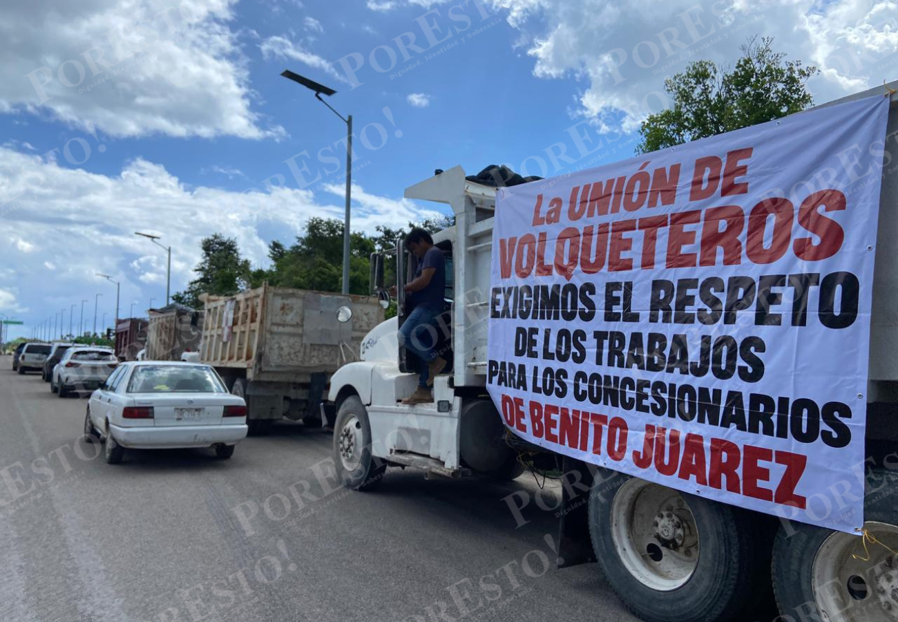 Los concesionarios solicitan 120 mil pesos mensuales por unidad, con diésel y operador, mientras que la propuesta federal habría aumentado de 95 mil a 100 mil pesos por 200 horas de trabajo