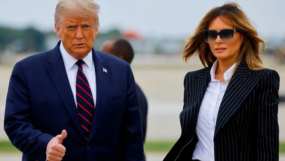 Donald Trump y Melania Trump votaron anticipadamente en Palm Beach, Florida, antes de las elecciones de medio mandato del 3 de noviembre.