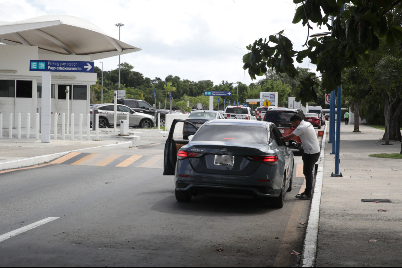 Elemento de la Guardia Nacional responsabilizó a Asur de permitir el paso a piratas en el Aeropuerto de Cancún.