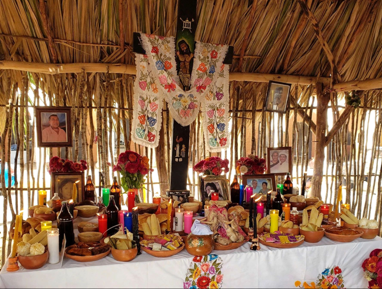 El Janal Pixán o "comida de las ánimas" se celebra del 31 de octubre al 2 de noviembre en la Península de Yucatán.