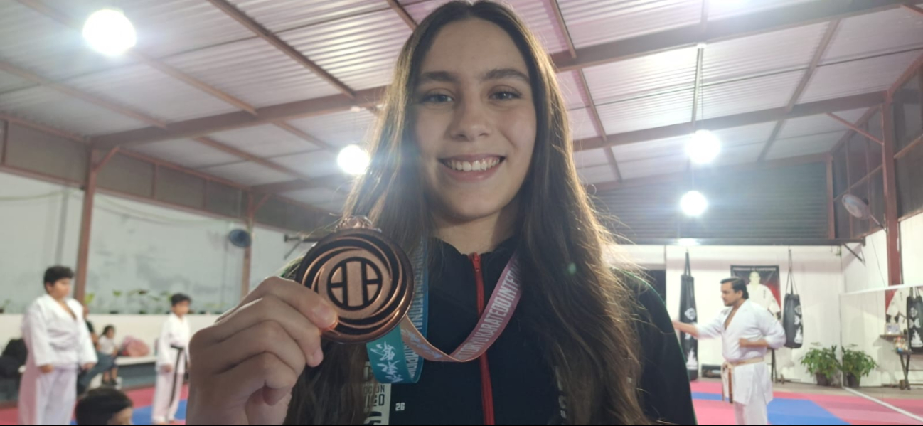 La yucateca Paloma Denis Gallareta ganó medalla de bronce en el Campeonato Mundial de Karate en Japón.