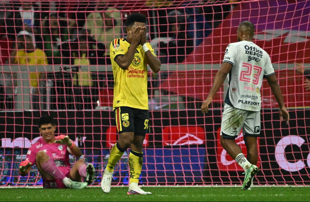 Las Águilas no pudieron con los Tuzos y cayeron 1-2 ante su afición.