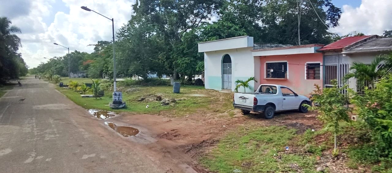 Tras dos décadas de gestiones, los residentes de esta localidad de Lázaro Cárdenas continúan sin infraestructura vial adecuada.