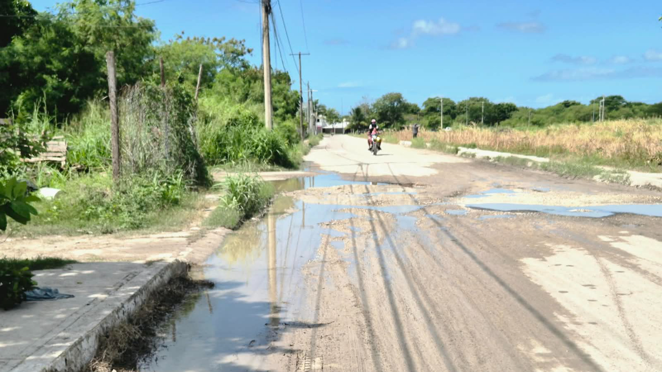 Exigen atención a la calle 35 de Champotón ante el avance de los baches