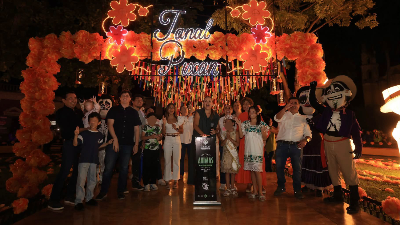 Las figuras iluminadas buscan atraer a familias y turistas al Centro Histórico