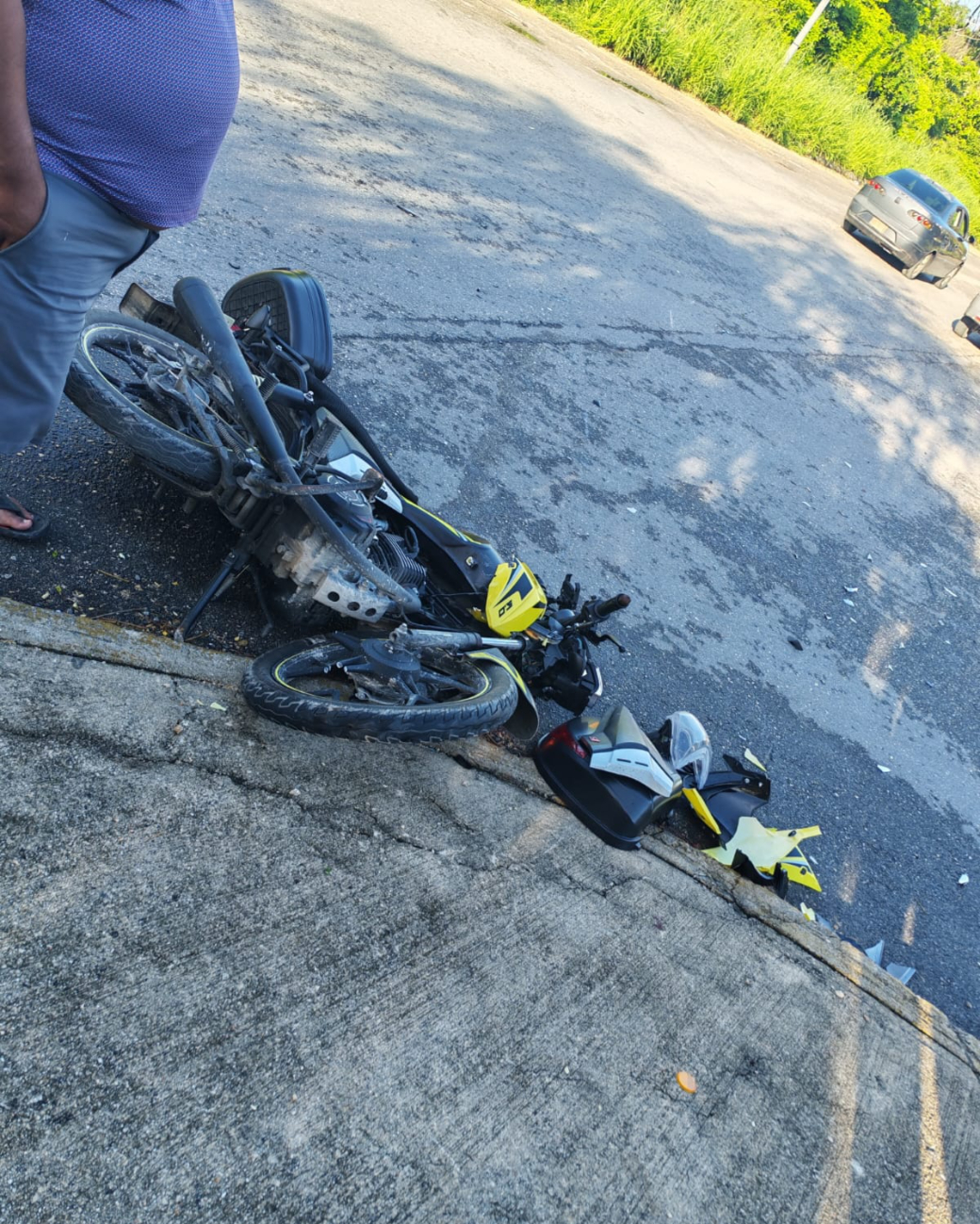 Paramédicos auxiliaron al motociclista y lo trasladaron a un hospital