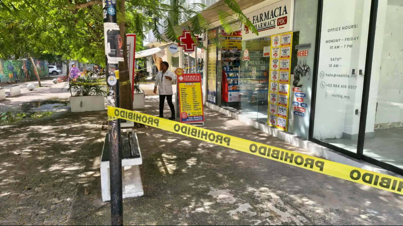 Protección Civil acordonó el área donde se desprendieron las piezas de azulejo