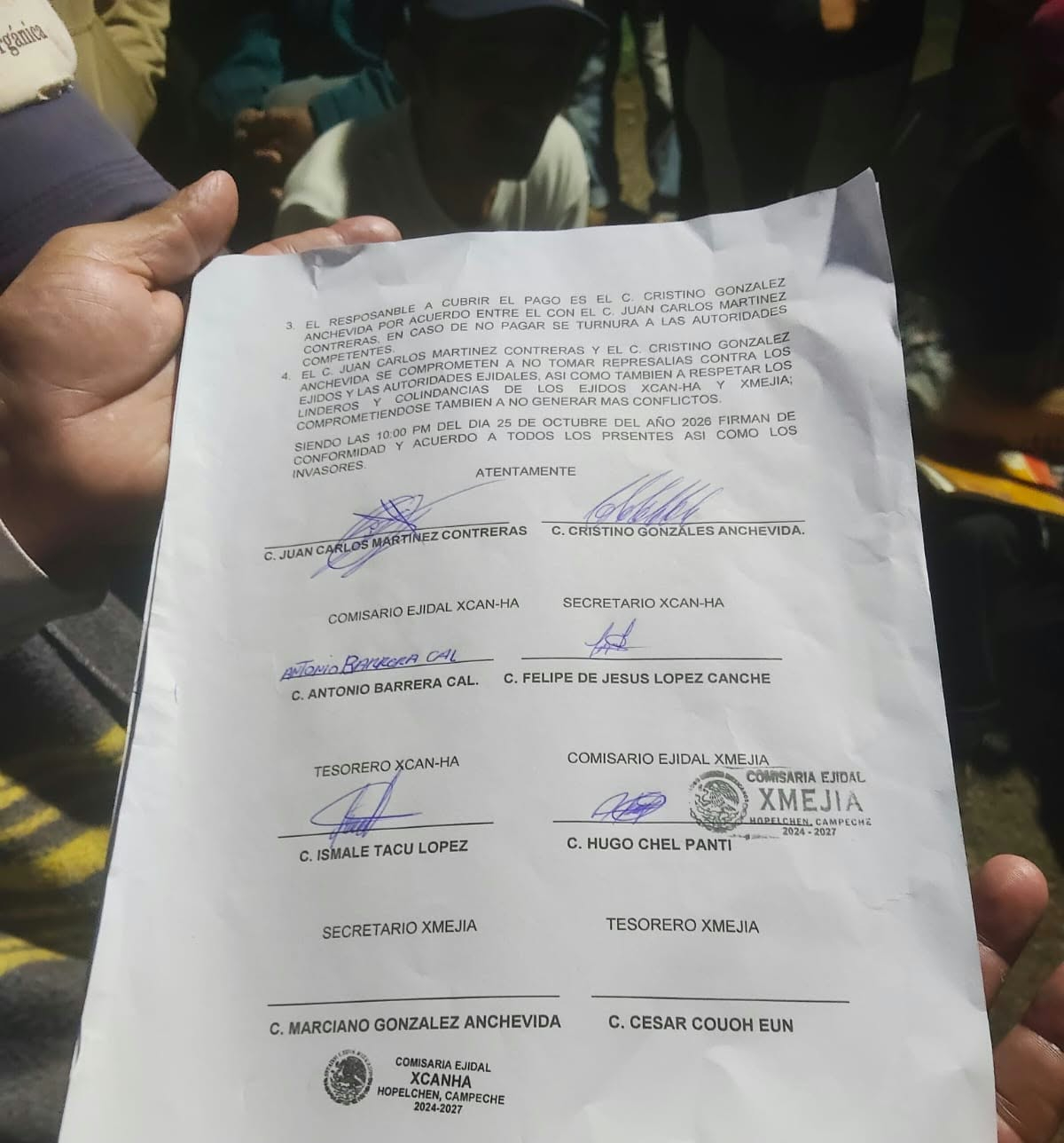 El abogado tabasqueño firmó el compromiso de frenar disputas territoriales bajo advertencia de acciones legales.