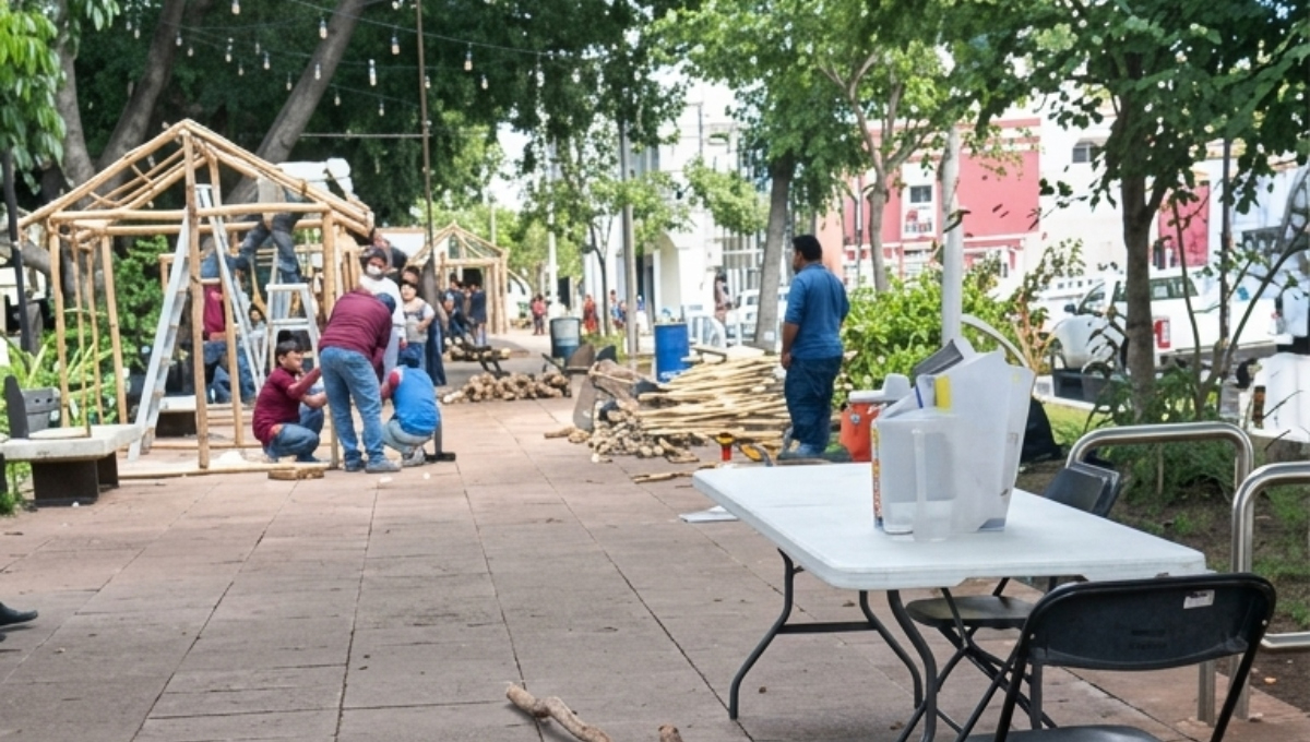 Instalan altares del Janal Pixán en la Plaza Principal de Mérida