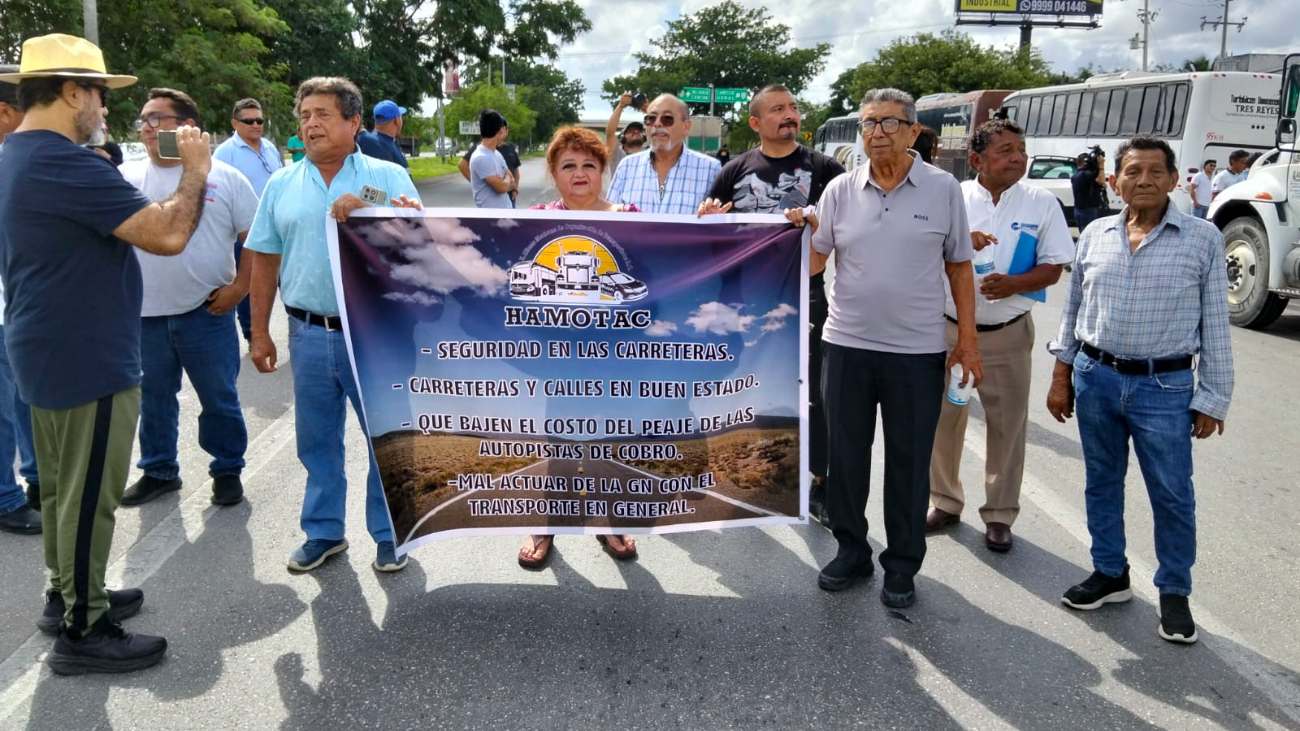 Más de 250 unidades participan en la jornada de movilización con bloqueo en el periférico sur