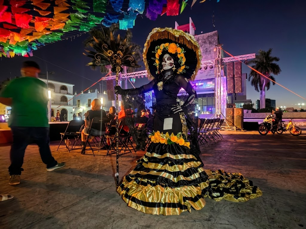 Dianeli Alamilla Peralta, de 16 años, destacó al lucir un vestuario de Catrina Elegante.