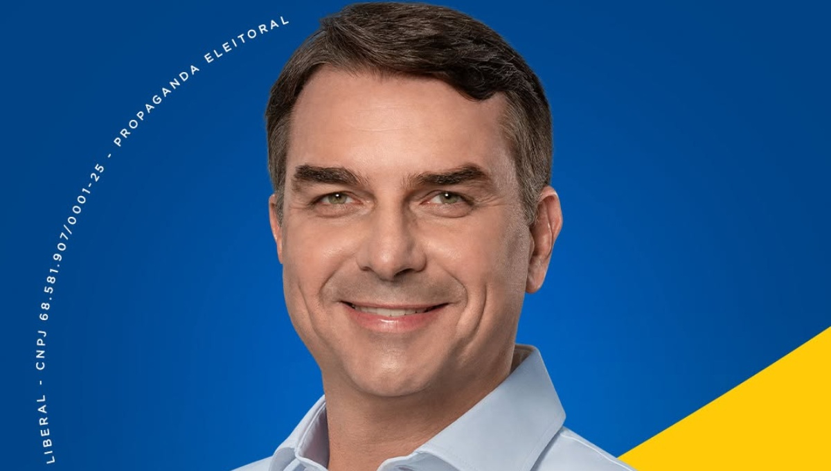 Flávio Bolsonaro modifica su discurso desde EU.