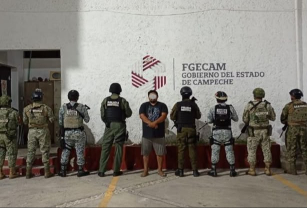 Agentes de la FGECAM realizaron dos operativos de cateo en la localidad de Chiná.
