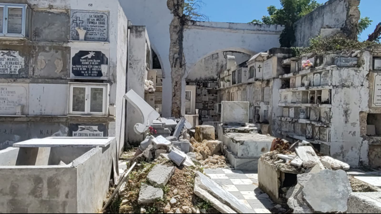 Alistan cementerios de Campeche entre trabajos de limpieza y tumbas en abandono