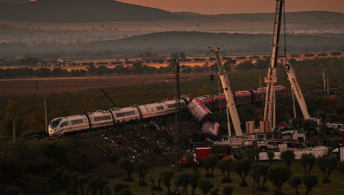 El ministro de Transportes de España, Óscar Puente, explicó que una avería informática afectó el sistema de seguridad de un tramo ferroviario y provocó la detención de varios trenes