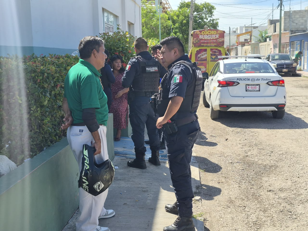 Una pareja protagonizó una fuerte discusión frente al Hospital de Maderas en Ciudad del Carmen.