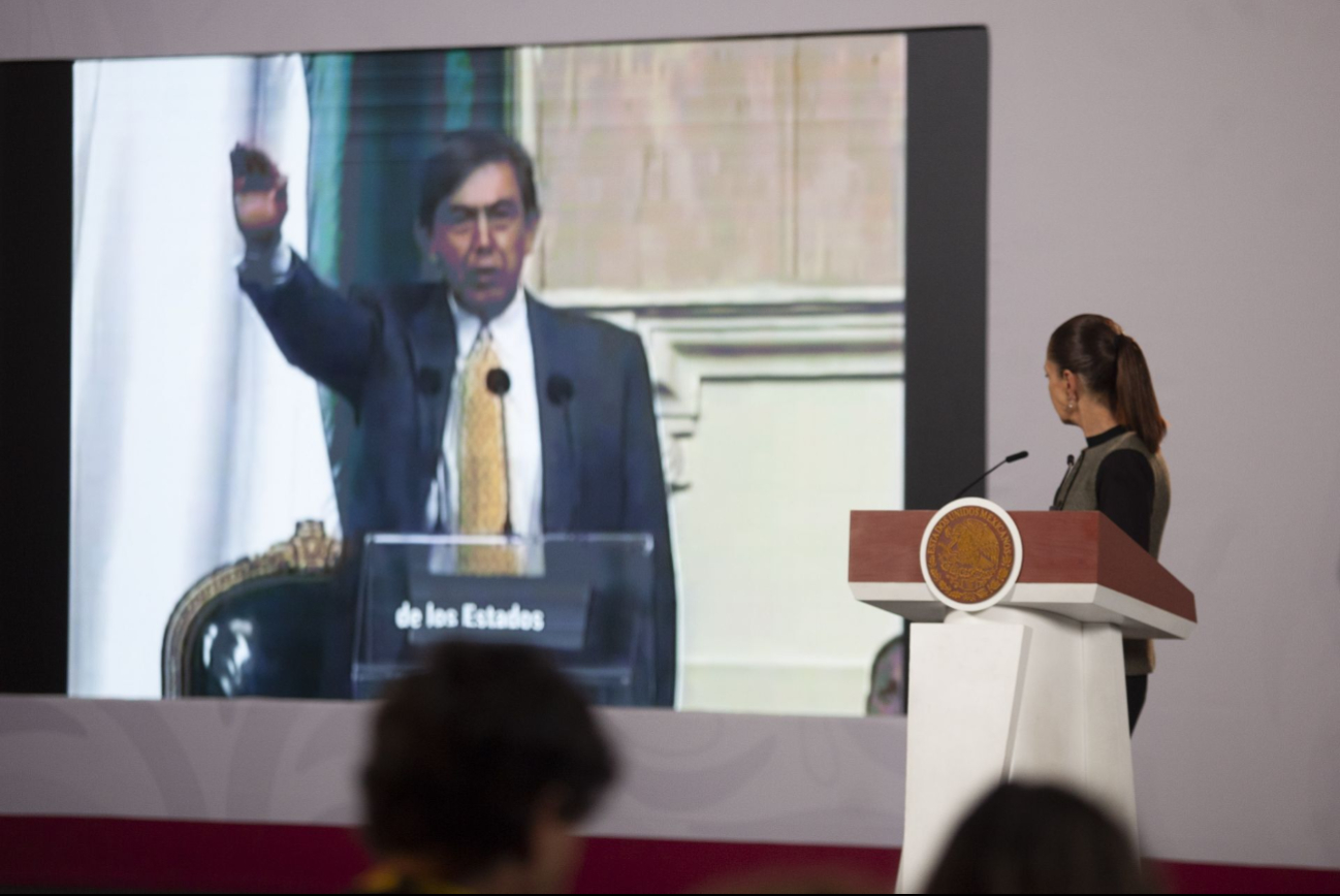 La presidenta Claudia Sheinbaum ingresó al Panteón Francés para acompañar a los familiares de Cuauhtémoc Cárdenas durante la ceremonia de despedida