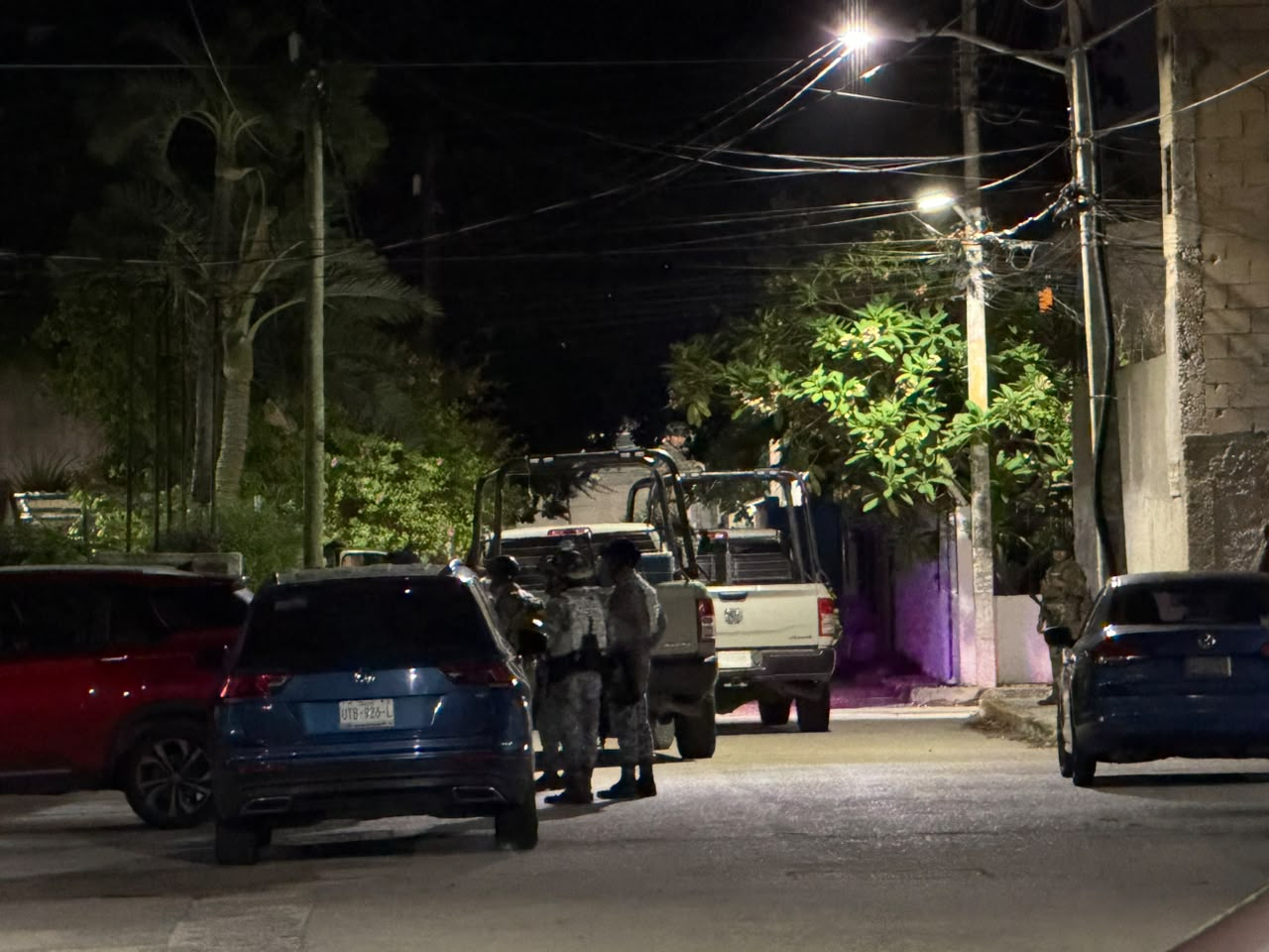 Autoridades en Cancún llevaron a cabo tres cateos simultáneos en diferentes zonas de la ciudad.