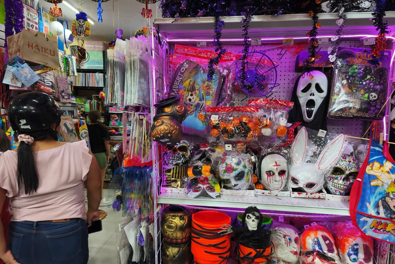Con el inicio de octubre, tiendas de Peto comenzaron a exhibir artículos alusivos a Halloween.