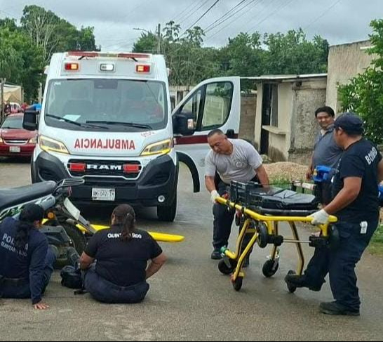 Las agentes circulaban por la calle Huay Max cuando fueron impactadas en el cruce con Primavera; ambas fueron trasladadas de emergencia a un hospital.
